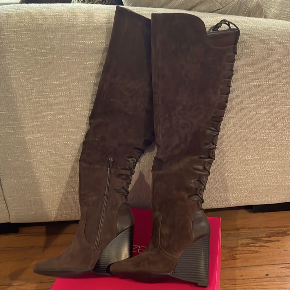 BROWN SUEDE KNEE-HIGH WEDGE BOOTS US Women’s size 6